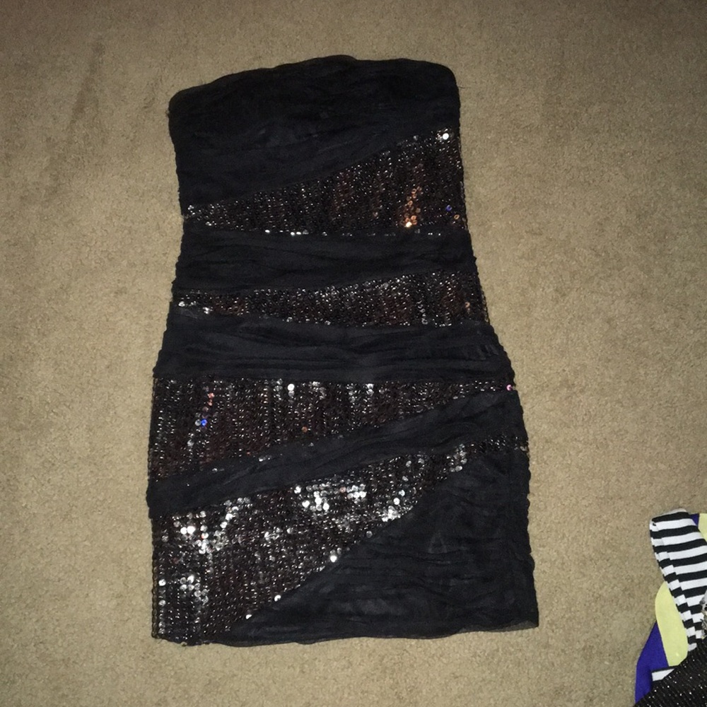 Strapless black dress with sequence silver design